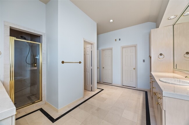 Building Photo - 42 Milan Estates