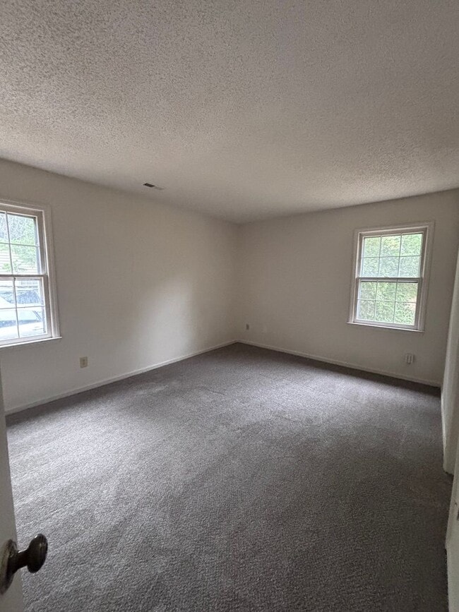 Building Photo - Charming two bedroom one bathroom home.