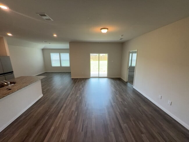 Building Photo - Move-in special $150 off first month rent. | A modern 4-bed, 2-bath home