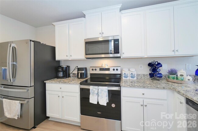 Building Photo - 6008 Lowe Ln