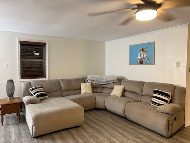 Building Photo - Beautiful Waterfront 1-bedroom 1- bath fur...