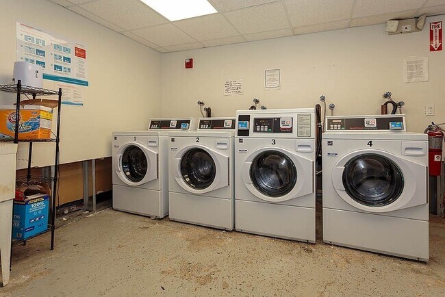 Building Photo - DOWNTOWN CONDO FOR LEASE