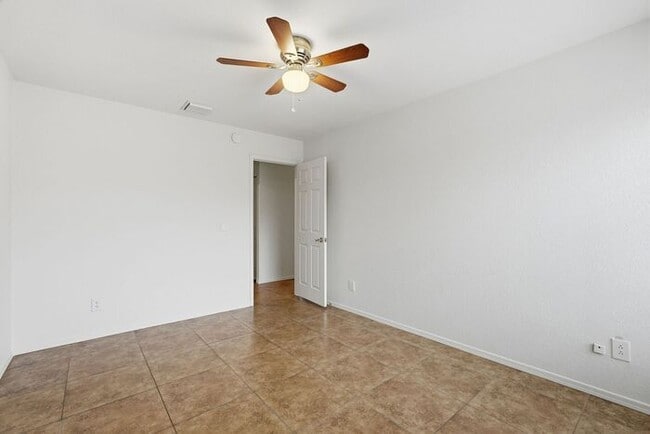 Building Photo - Bright & Peaceful Living in Oro Valley’s Gated Stoney Canyon