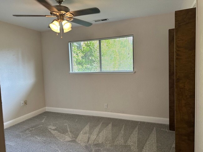 Building Photo - Beautifully maintained home in a peaceful setting