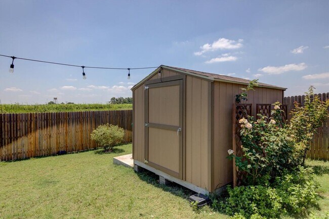 Building Photo - 403 Kyra Ln
