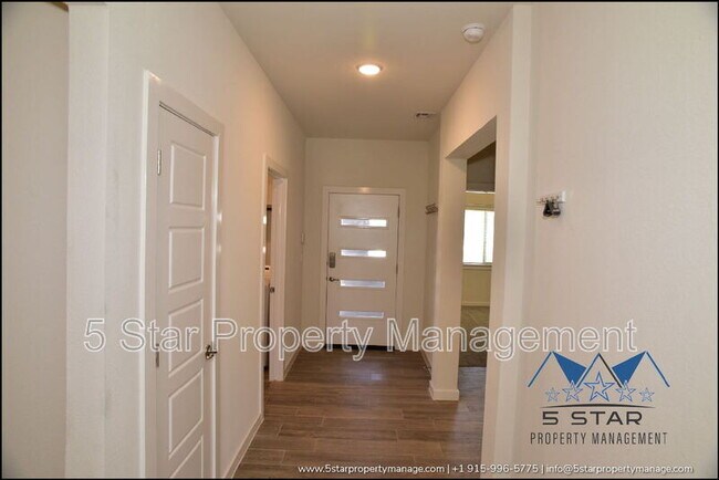 Building Photo - 3545 Essence St