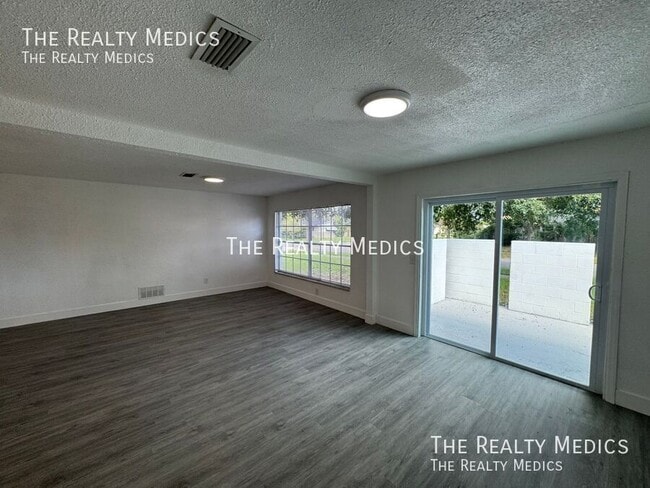 Building Photo - 1718 Palmer Ln