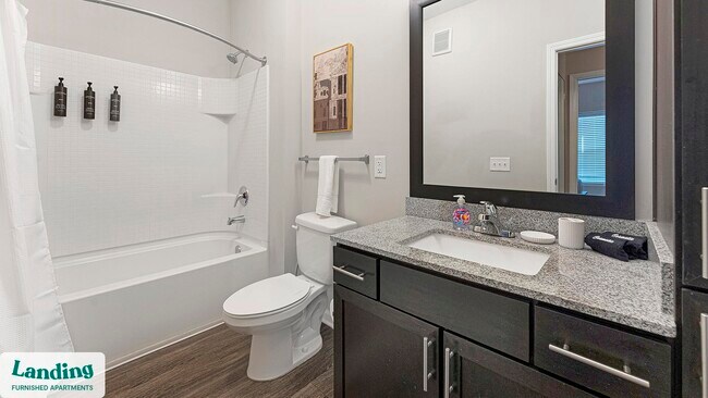 Building Photo - 915 Brentmoor Dr