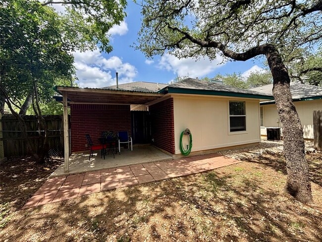 Building Photo - 808 Lone Star Dr