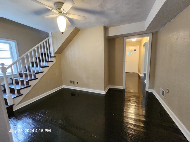 Building Photo - 2804 Mapleton Ave