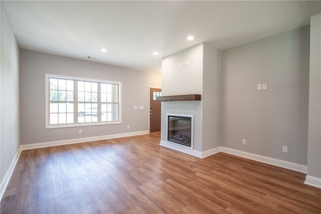 Building Photo - 100 Easy St