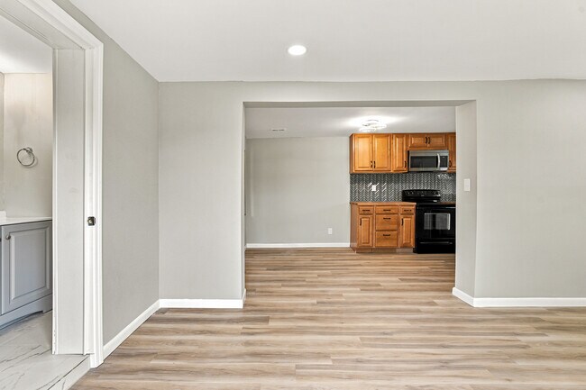 Building Photo - 5822 Tampico Rd