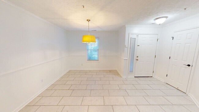 Building Photo - 3 Bedroom Condo in Kings Grant w/ Luxury Updates!