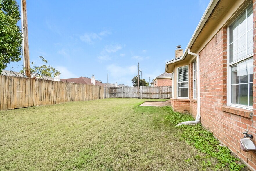 Building Photo - 6942 Scofield Cove