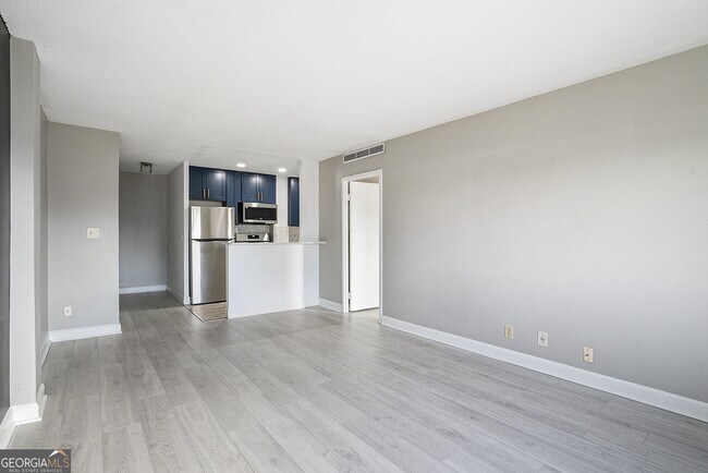 Building Photo - 2285 Peachtree Rd NE