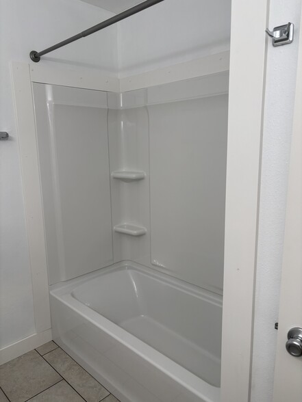 bathroom #1 - 690 Avenue C SE