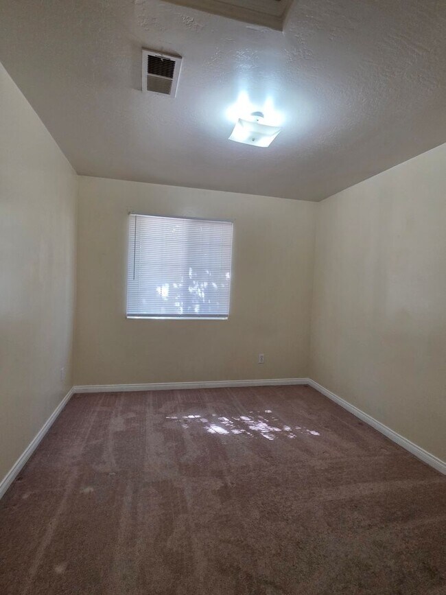 Building Photo - 722 Spring Meadow Ct