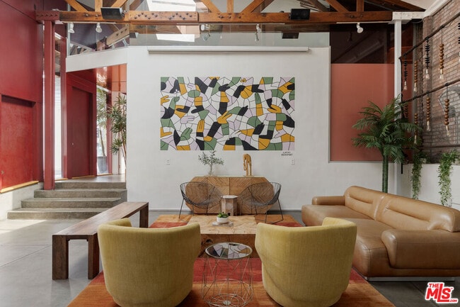Building Photo - 718 N Figueroa St
