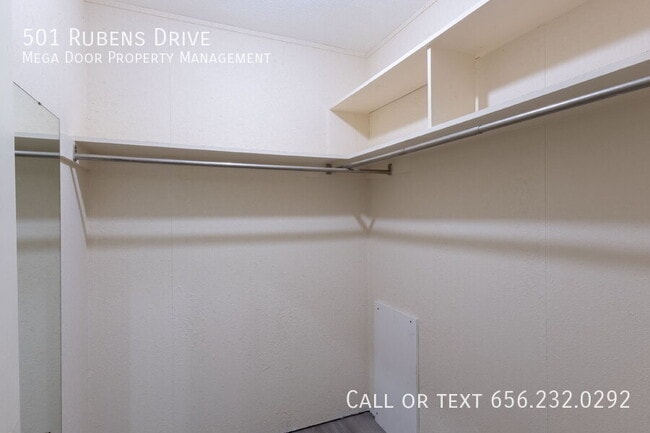 Building Photo - 501 Rubens Dr