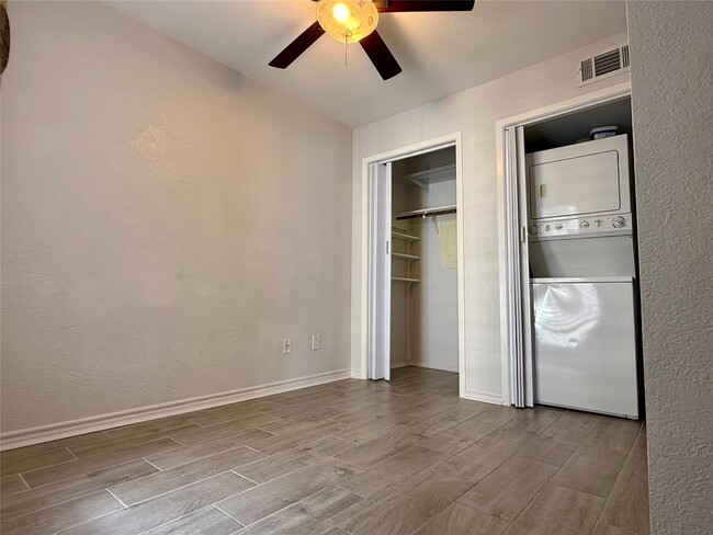 Building Photo - 18515 Egret Bay Blvd