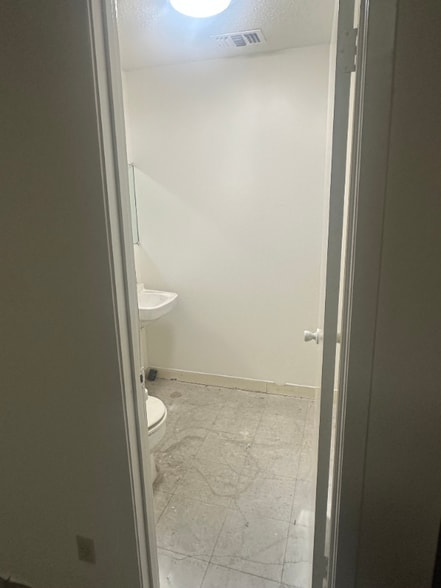 Primary Photo - 2221 W SW Loop 323