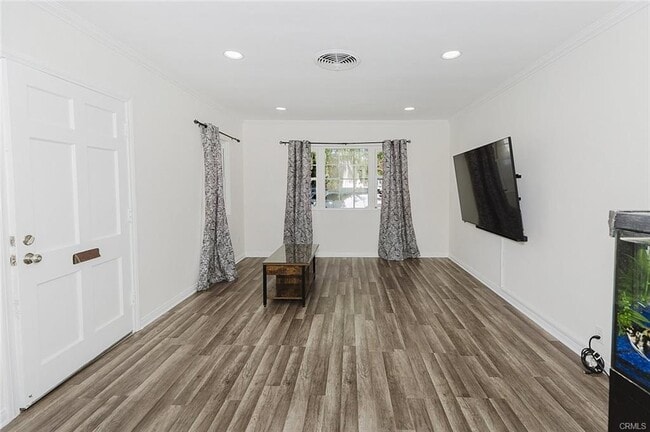 Building Photo - 13842 Hamlin St