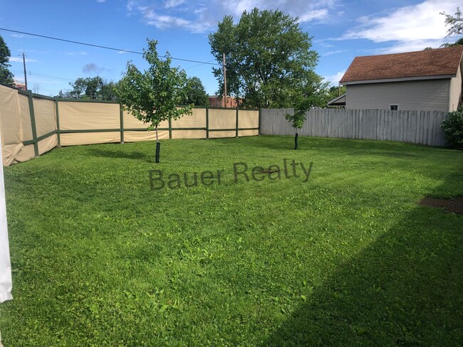 Building Photo - Two Bedroom Near Ashland University