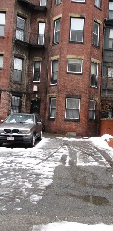 Building Photo - 342 Commonwealth Ave