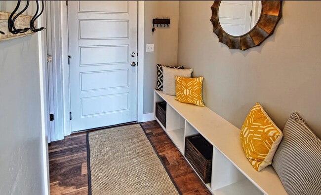 Building Photo - 4 bedroom/2.5 bathroom Townhome in Eagle Mountain