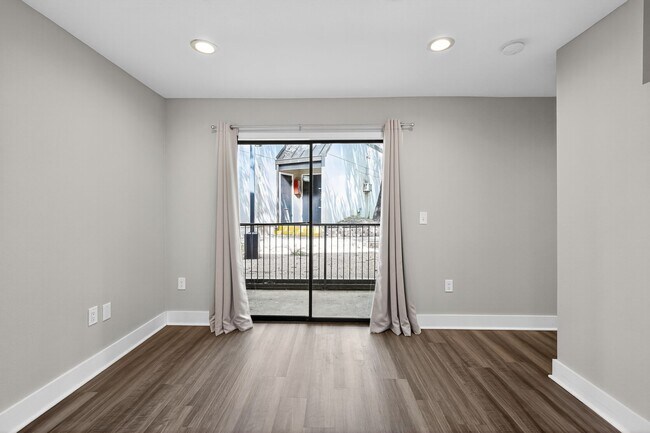Building Photo - 935 La Posada Dr