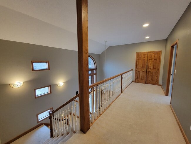 Building Photo - Upscale and Spacious Cedar Falls House for...