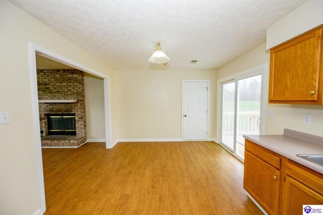 Building Photo - 1112 Lincoln Dr