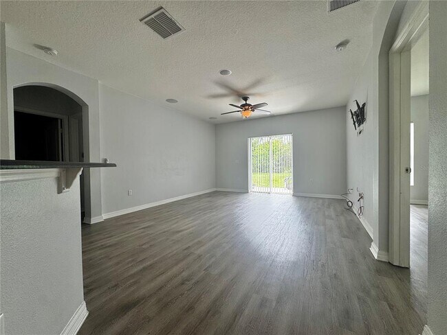 Building Photo - 3169 Queen Alexandria Dr