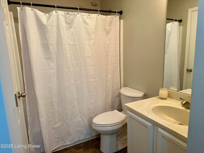 Building Photo - 219 Middletown Square