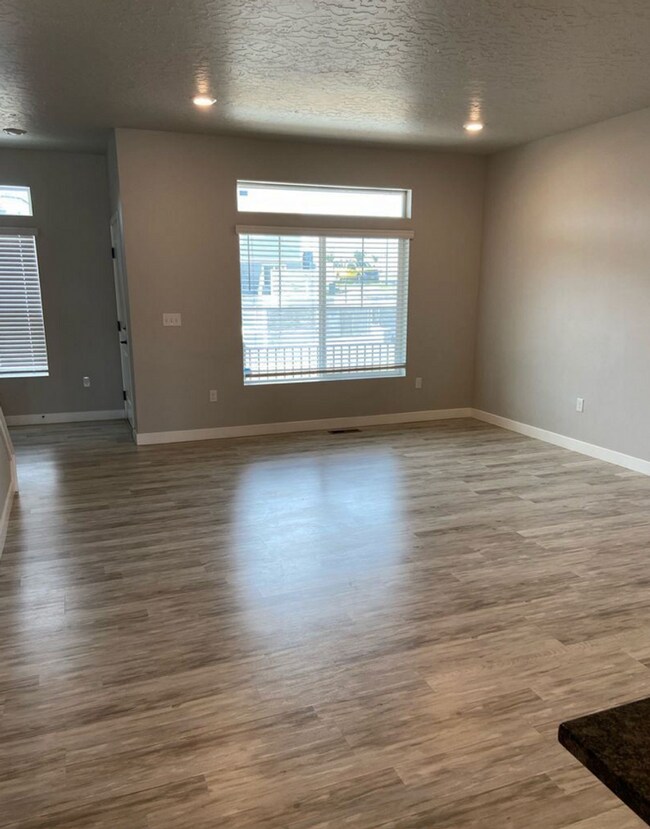 Building Photo - 4277 W Dixon Way