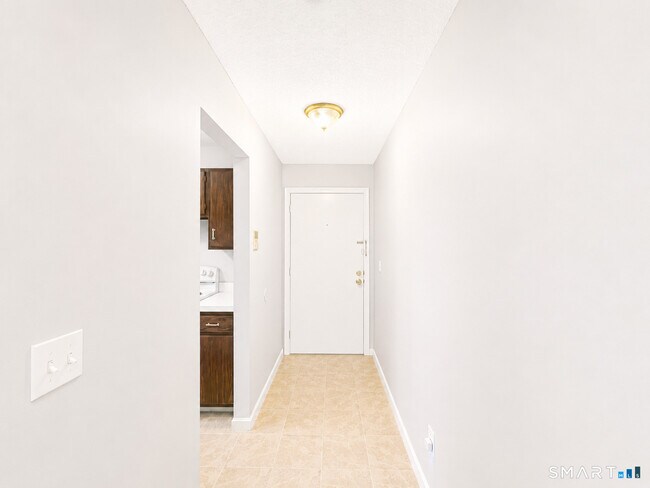 Building Photo - 10 Woodsedge Dr