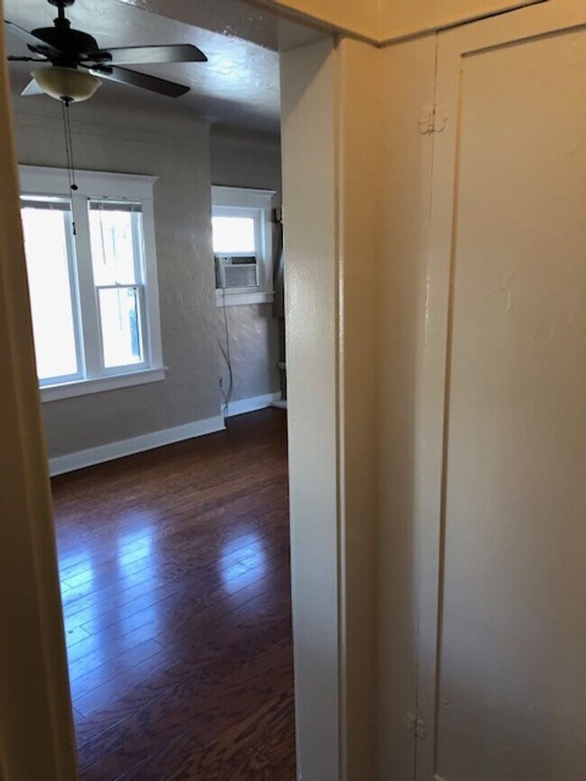 Building Photo - 1144 E Appleton St