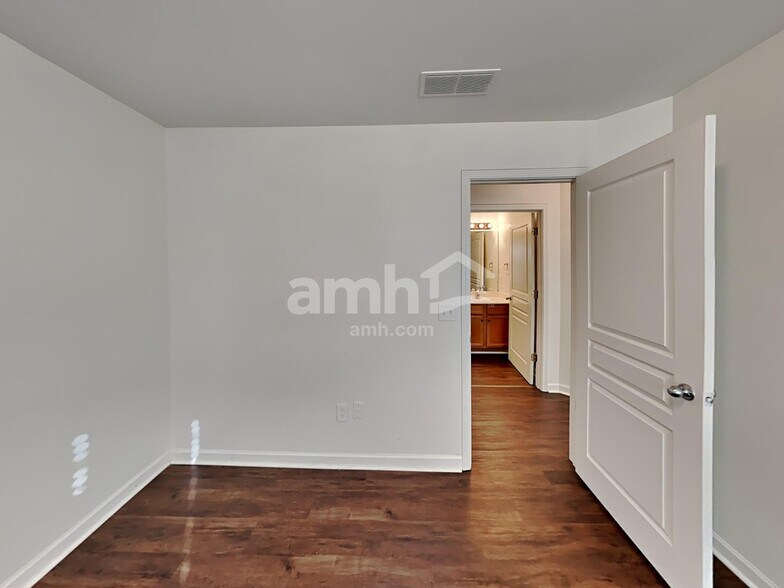 Building Photo - 308 Downing Creek Trl