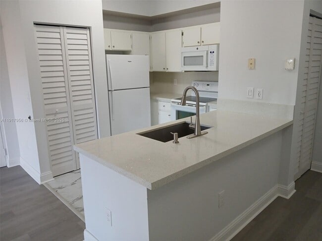 Building Photo - 7300 NW 114th Ave