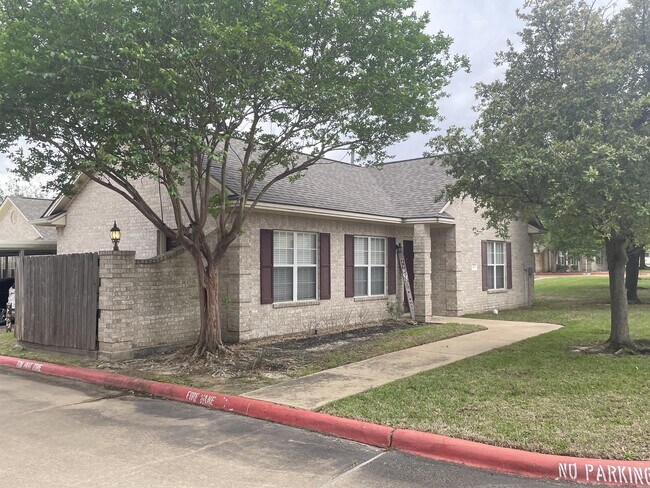 Primary Photo - 612 Townplace Dr