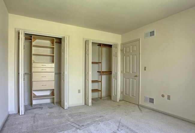 Building Photo - 50 Ironstone Dr