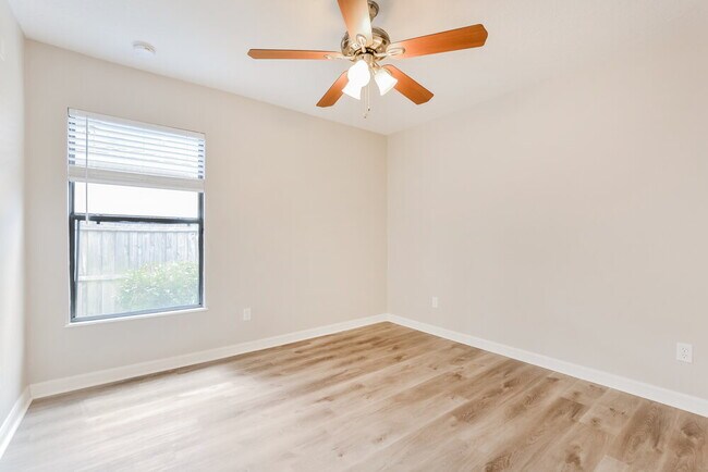 Building Photo - 2119 Bexley Dr