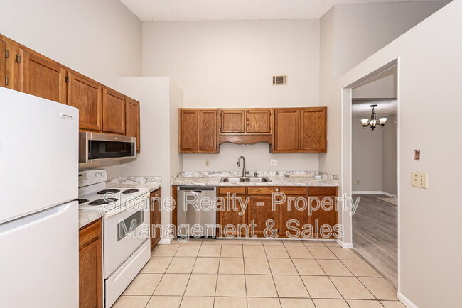 Building Photo - 1022 Oakcrest Dr