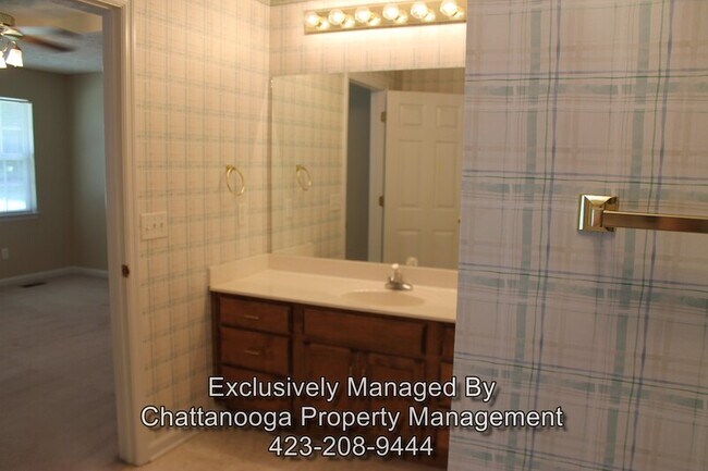 Building Photo - 271 Lee Dr