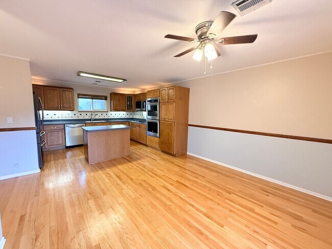 Building Photo - 4242 Briggs Ave