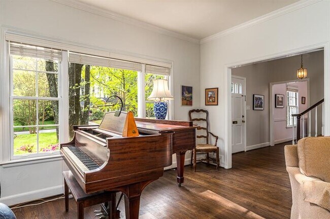 Building Photo - 65 Clarendon Ave