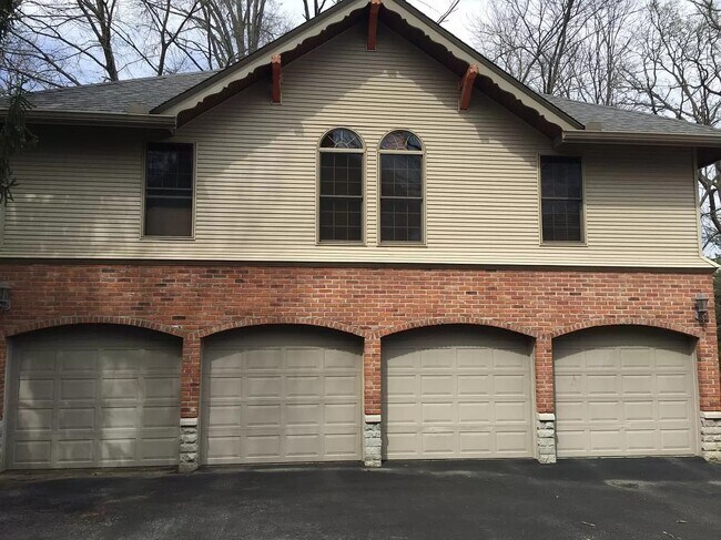 Building Photo - 418 Wallace Ave