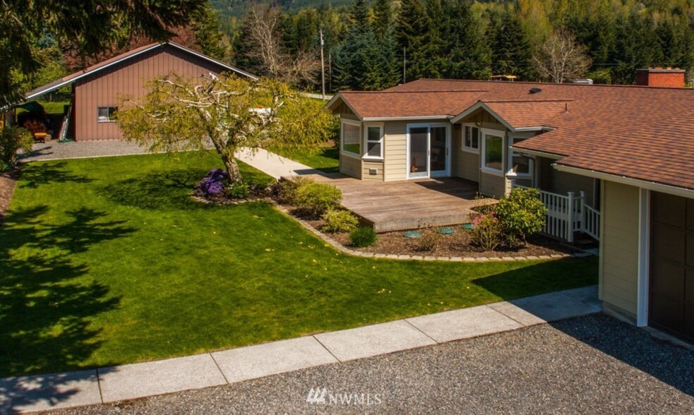 Primary Photo - 5683 Putnam Rd