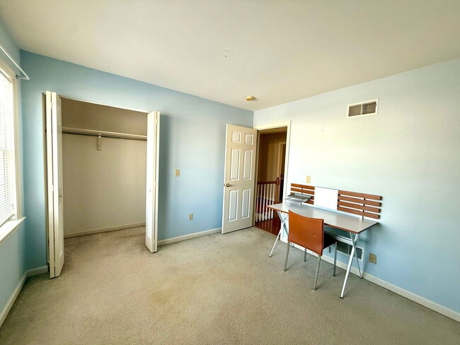 Building Photo - 115 Fleetline St