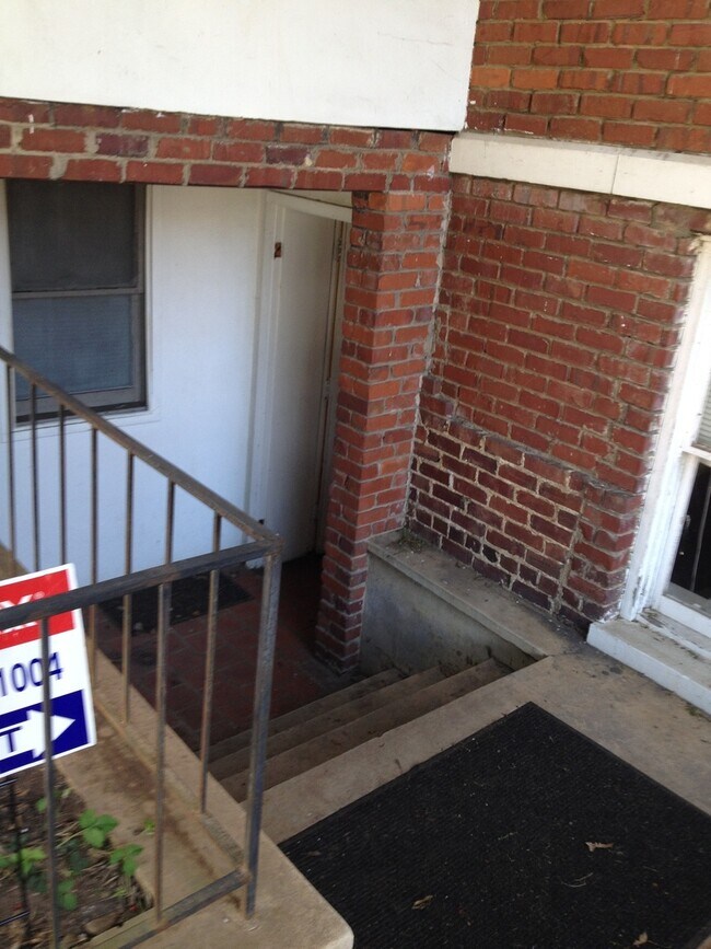Building Photo - 1 BD, 1 BA in the City of Maryville